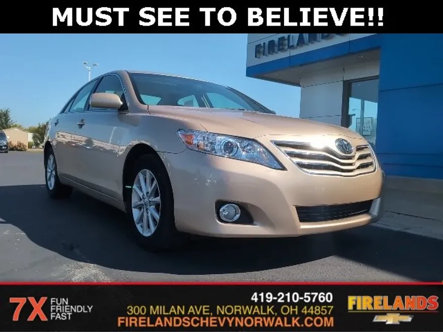 2011 Toyota Camry LE photo 1