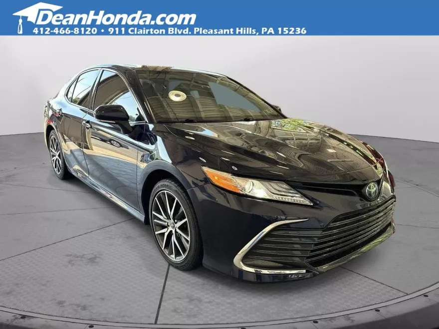 2022 Toyota Camry Hybrid XLE photo 1