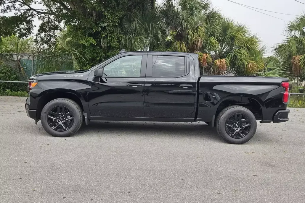 2025 Chevrolet Silverado 1500 Custom photo 1