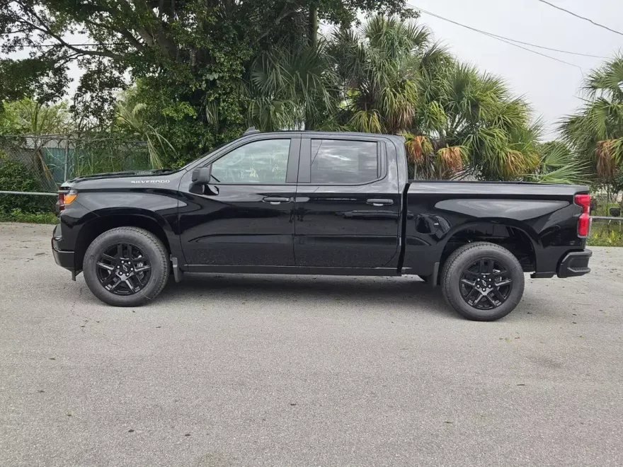 2025 Chevrolet Silverado 1500 Custom photo 1