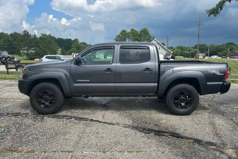 2011 Toyota Tacoma V6 photo 1