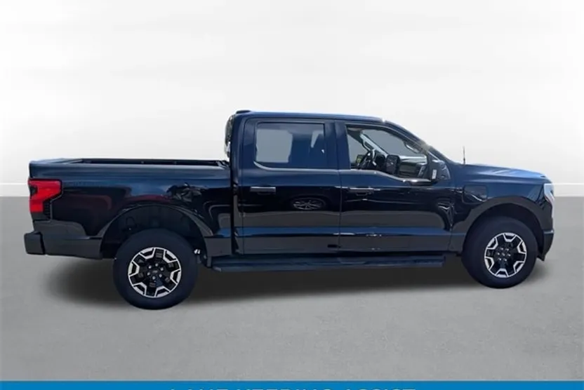 2022 Ford F-150 Lightning XLT photo 1