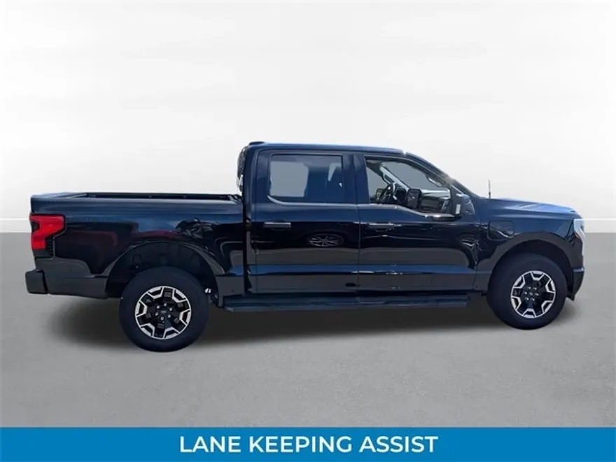 2022 Ford F-150 Lightning XLT photo 1
