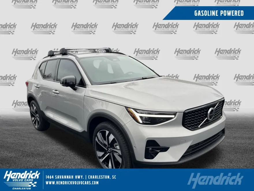2025 Volvo XC40 photo 1