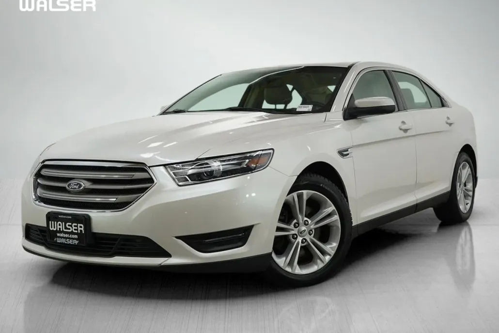 2016 Ford Taurus SEL photo 1