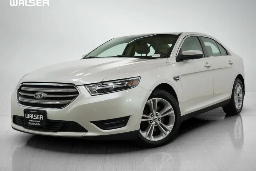 2016 Ford Taurus SEL photo 1