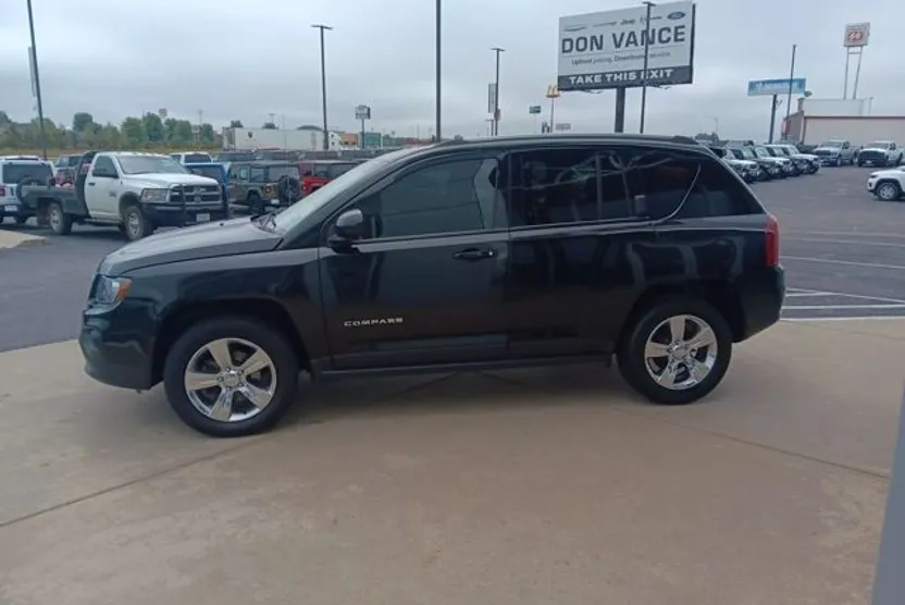 2017 Jeep Compass Latitude photo 1