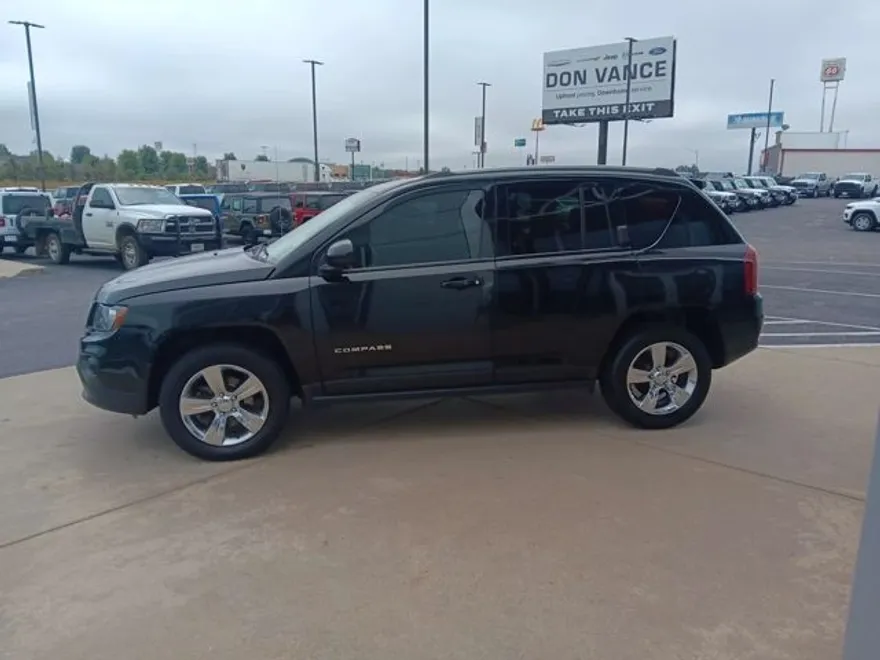 2017 Jeep Compass Latitude photo 1