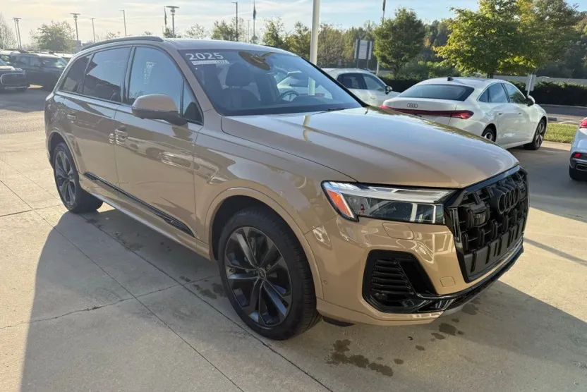 2025 Audi Q7 55 Premium Plus photo 1