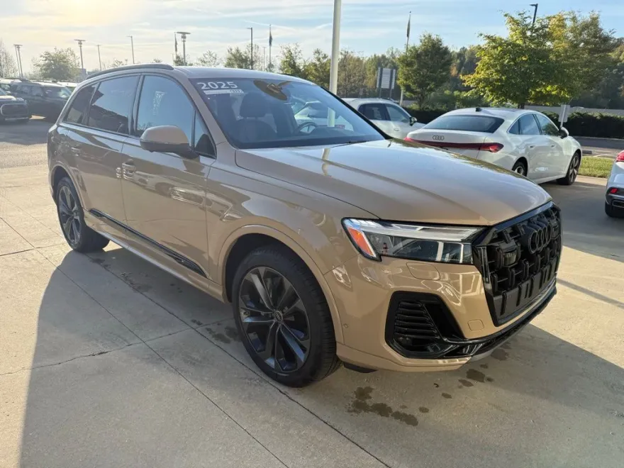 2025 Audi Q7 55 Premium Plus photo 1