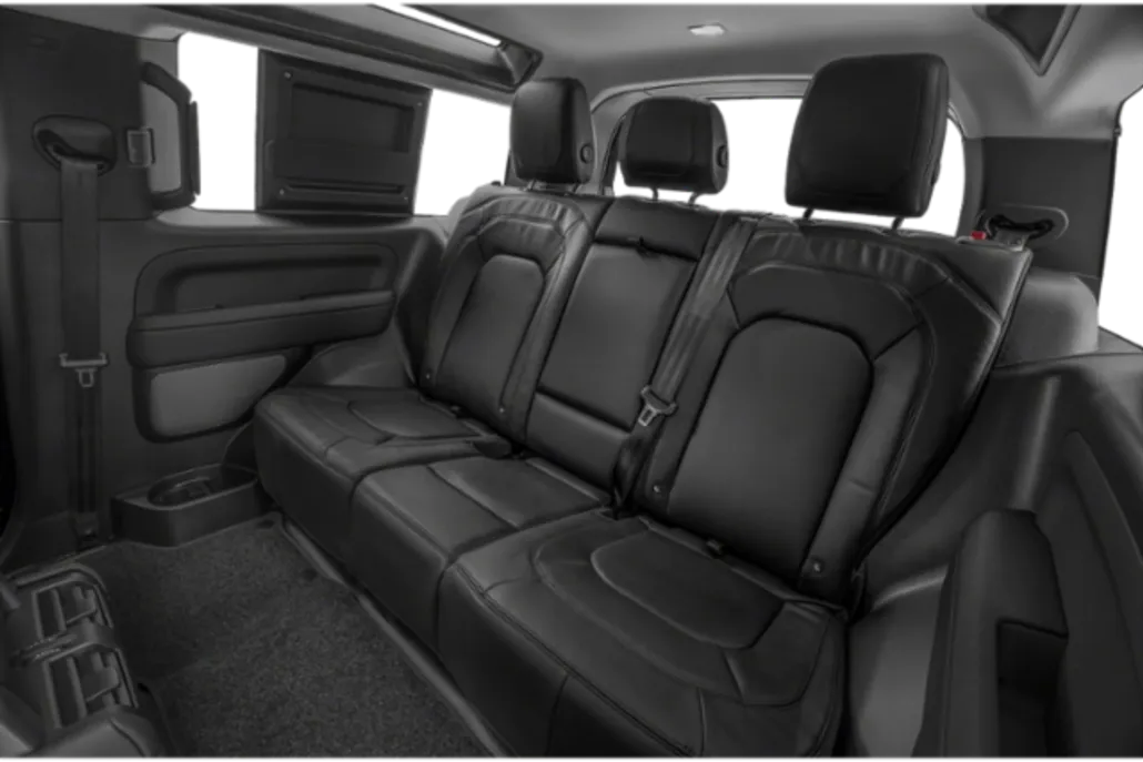 2025 Land Rover Defender S photo 1