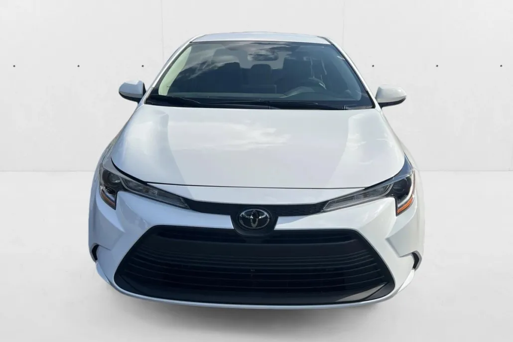 2024 Toyota Corolla LE photo 1