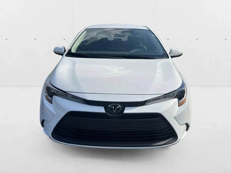 2024 Toyota Corolla LE photo 1