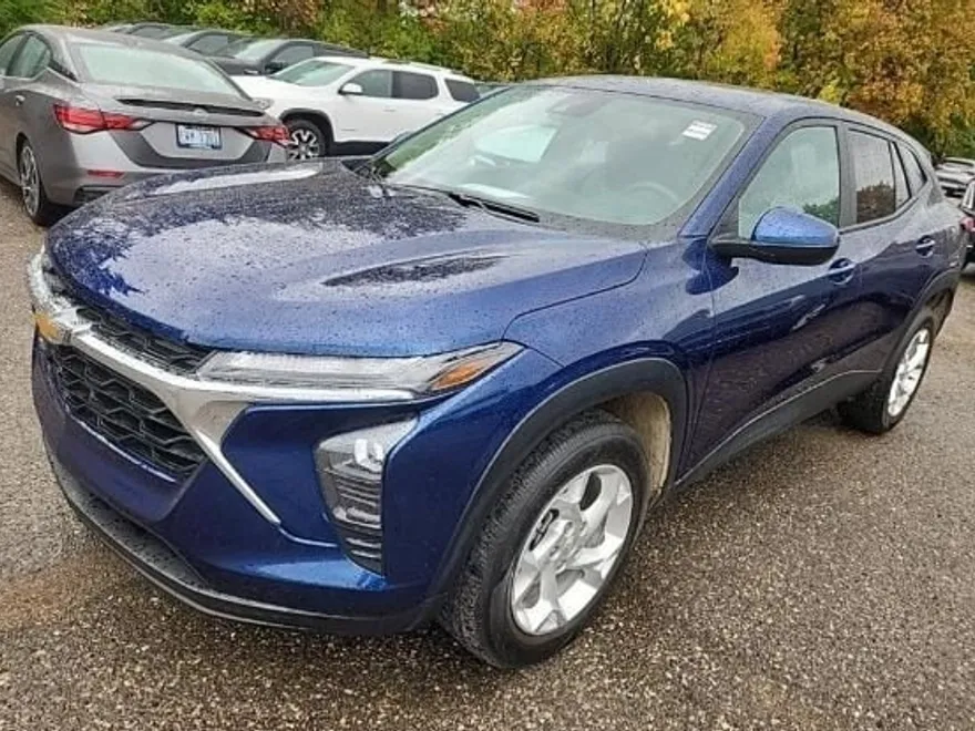 2024 Chevrolet Trax LS photo 1