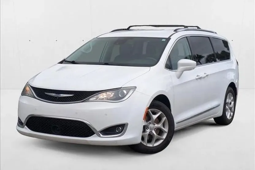 2019 Chrysler Pacifica Touring Plus photo 1