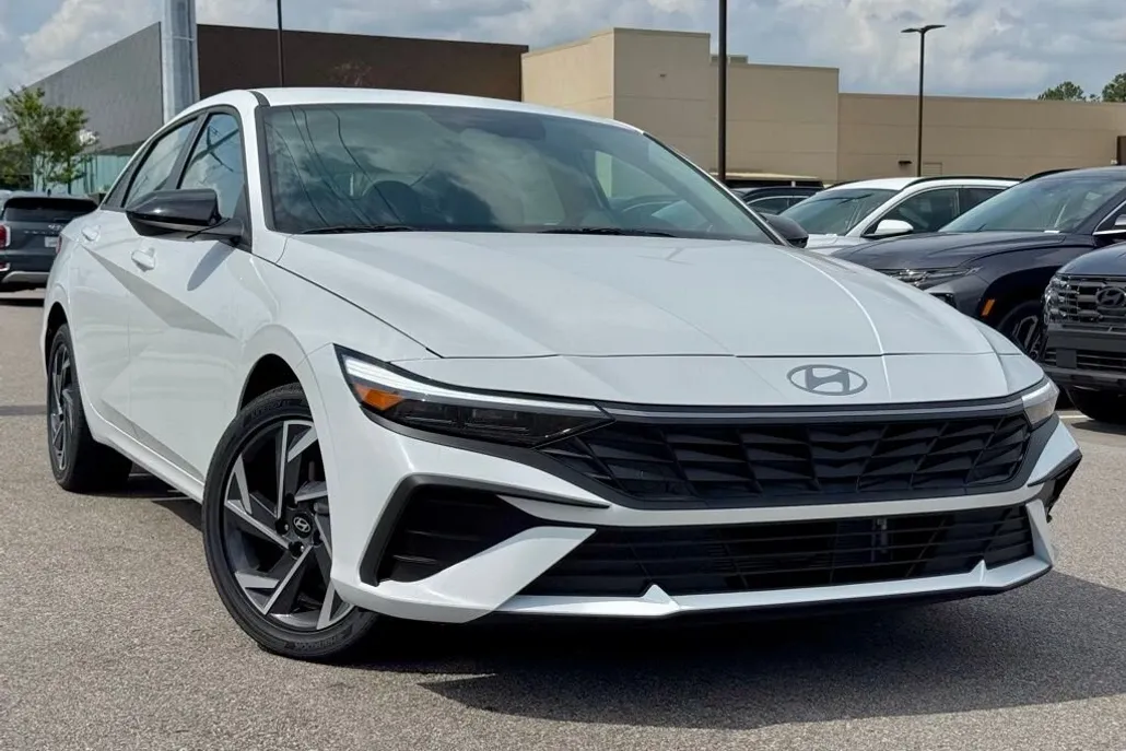 2025 Hyundai Elantra Hybrid SEL Sport photo 1