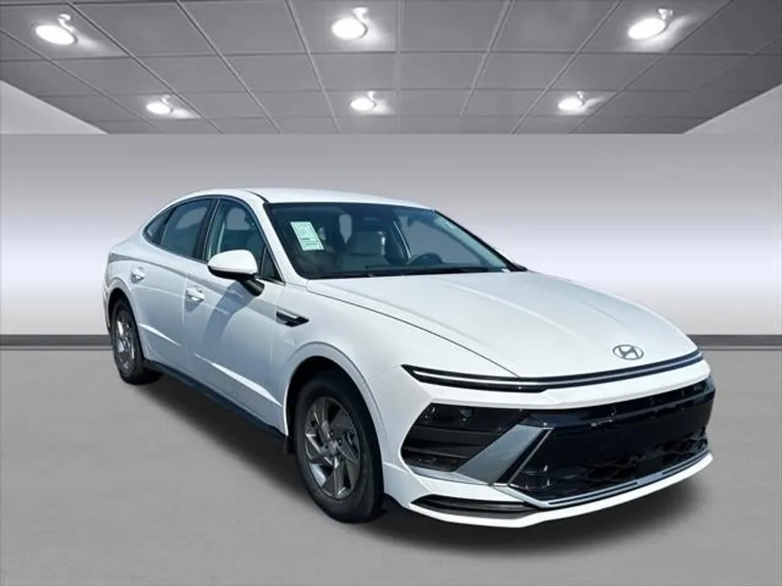 2025 Hyundai Sonata SE photo 1