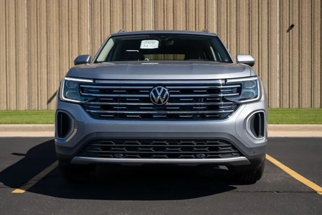 2026 Volkswagen Atlas SEL photo 1