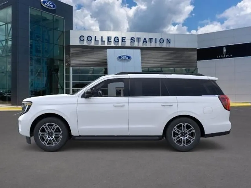 2025 Ford Expedition photo 1