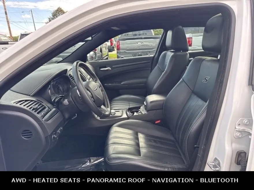 2016 Chrysler 300 S photo 1