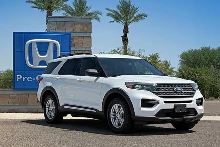 2020 Ford Explorer XLT photo 1