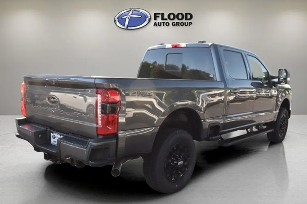 2026 Ford F-350 XLT photo 1
