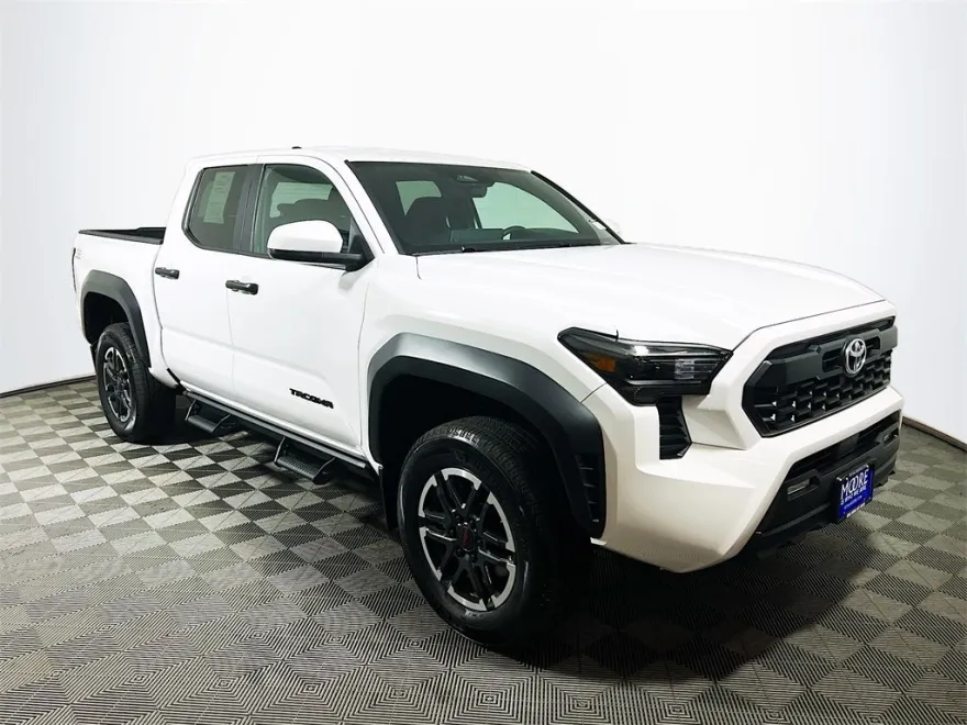 2024 Toyota Tacoma TRD Off-Road photo 1
