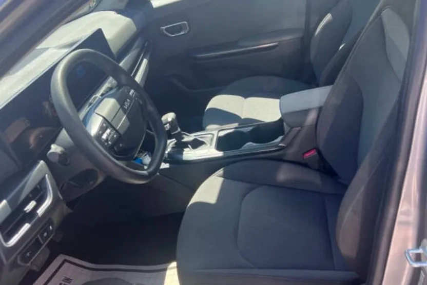 2025 Kia K4 LXS photo 1