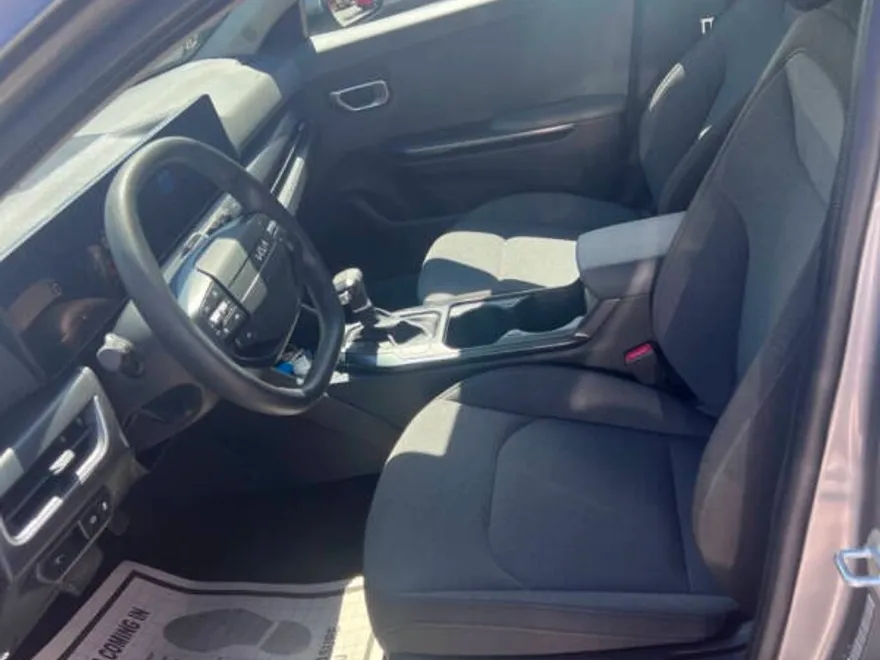 2025 Kia K4 LXS photo 1