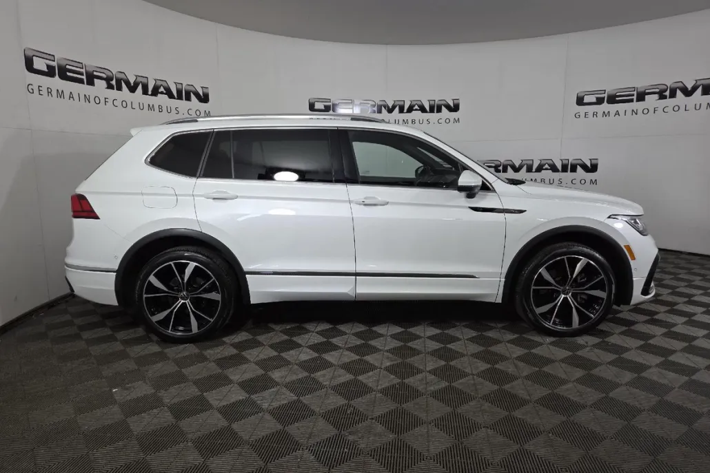 2024 Volkswagen Tiguan SEL R-Line Black photo 1