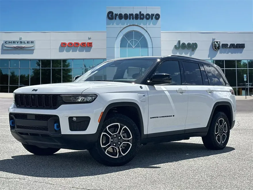 2022 Jeep Cherokee 4xe Trailhawk photo 1
