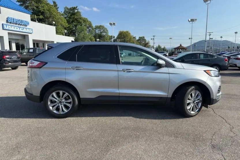 2024 Ford Edge Titanium photo 1