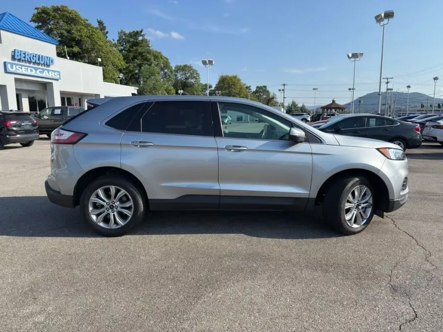 2024 Ford Edge Titanium photo 1