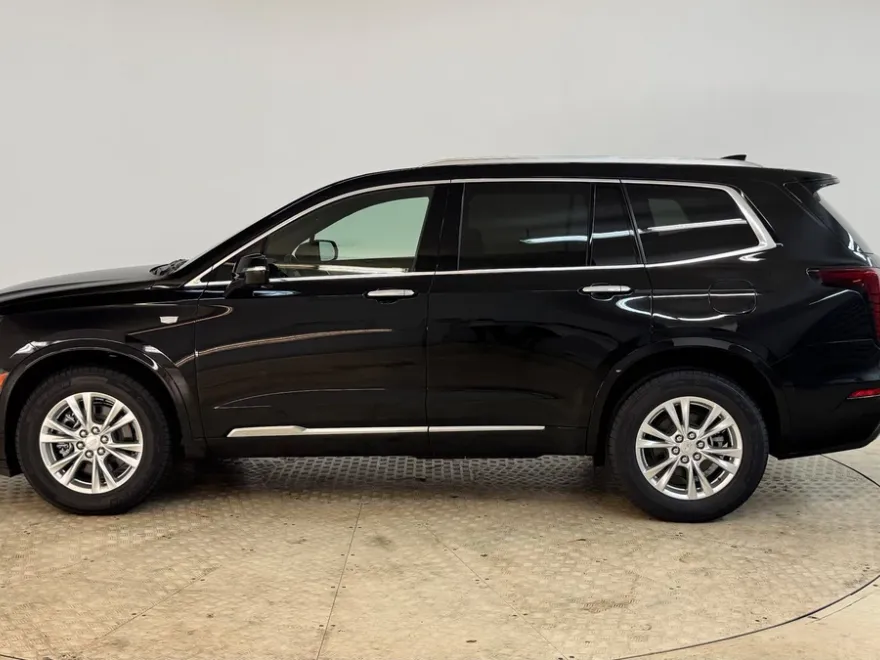 2025 Cadillac XT6 Luxury photo 1