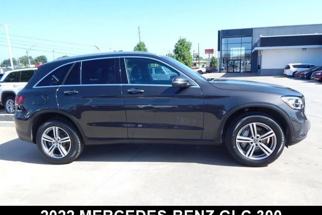 2022 Mercedes Benz GLC 300 photo 1
