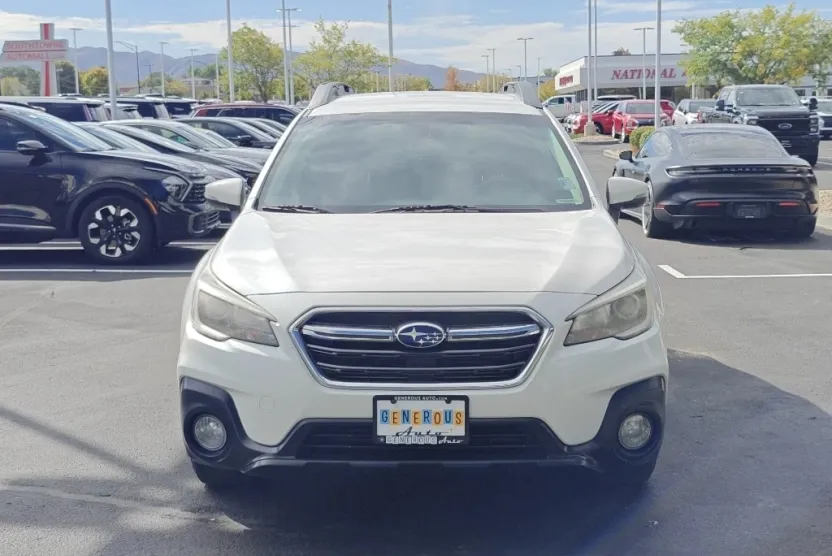 2019 Subaru Outback 2.5i Premium photo 1