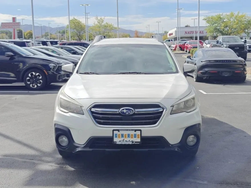 2019 Subaru Outback 2.5i Premium photo 1