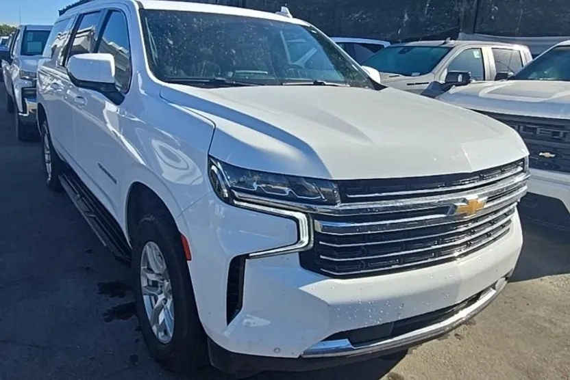 2024 Chevrolet Suburban LT photo 1