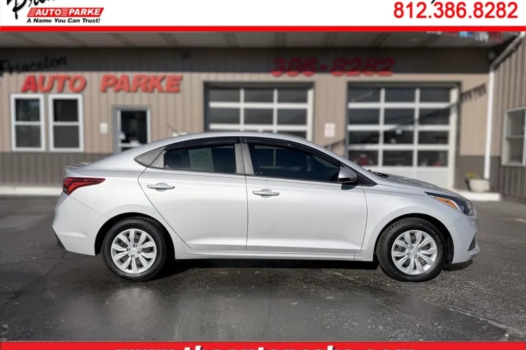 2022 Hyundai Accent SE photo 1