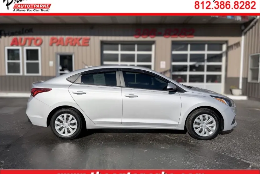 2022 Hyundai Accent SE photo 1