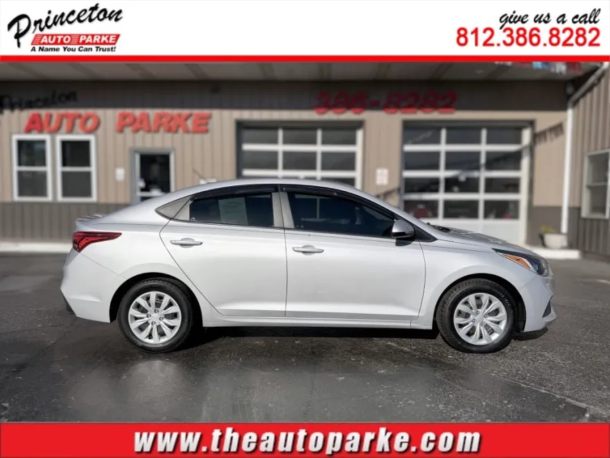 2022 Hyundai Accent SE photo 1