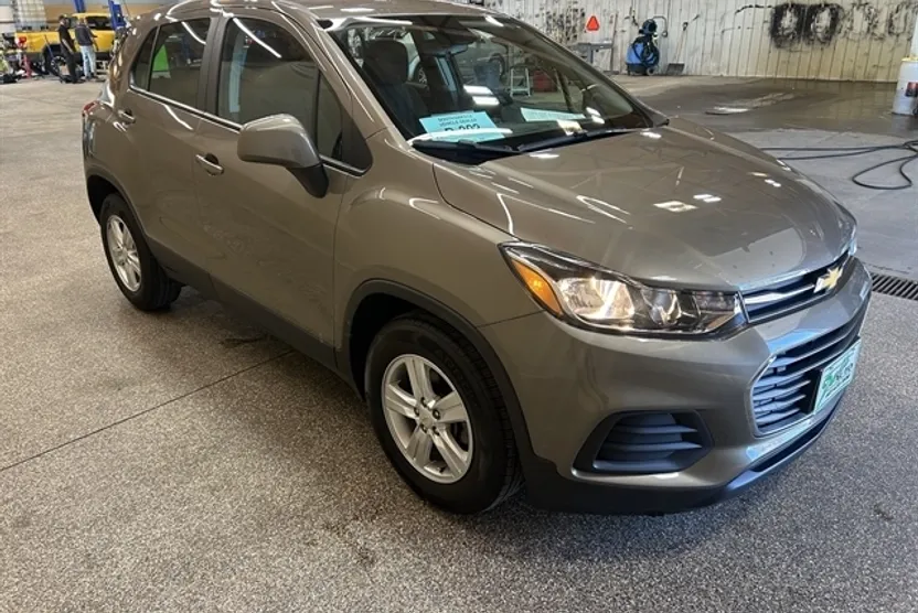 2020 Chevrolet Trax LS photo 1