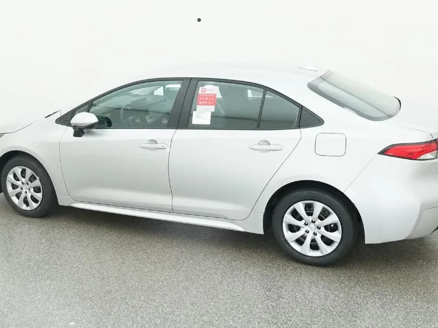 2026 Toyota Corolla LE photo 1