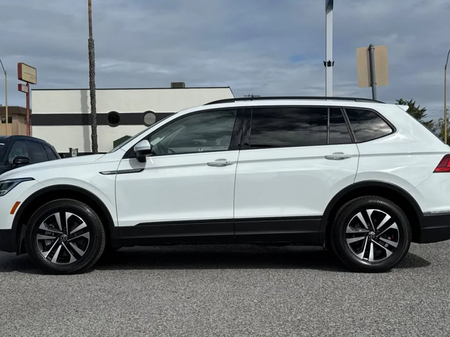 2024 Volkswagen Tiguan S photo 1