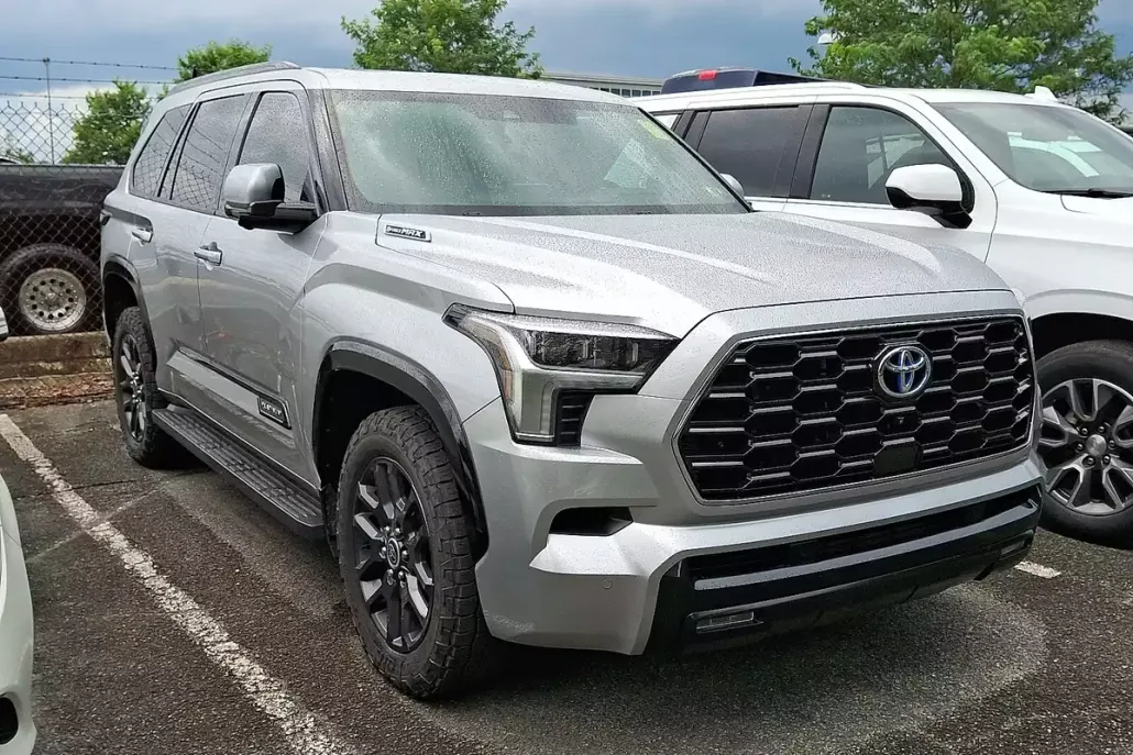 2023 Toyota Sequoia Platinum photo 1