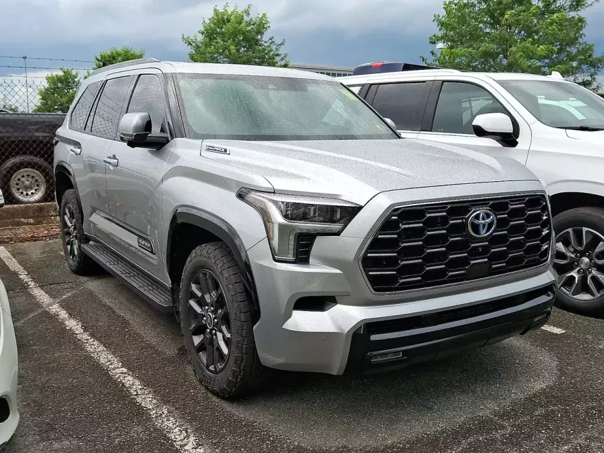 2023 Toyota Sequoia Platinum photo 1