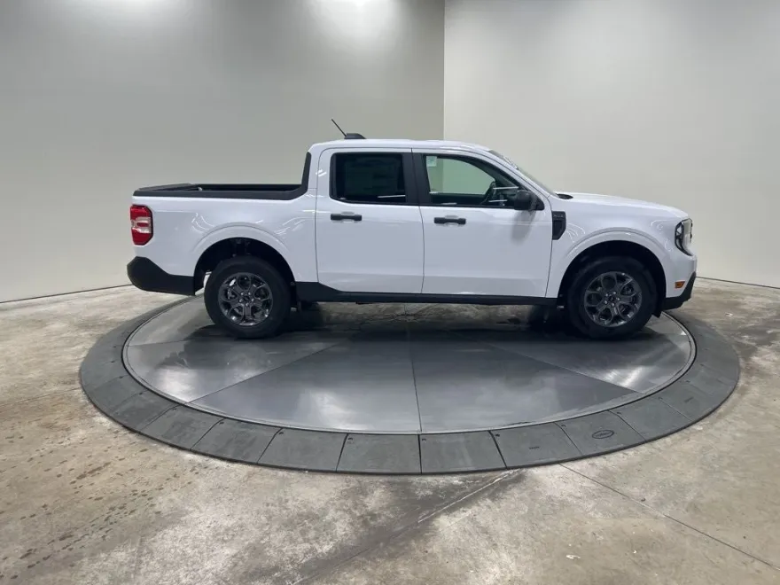 2025 Ford Maverick XLT photo 1