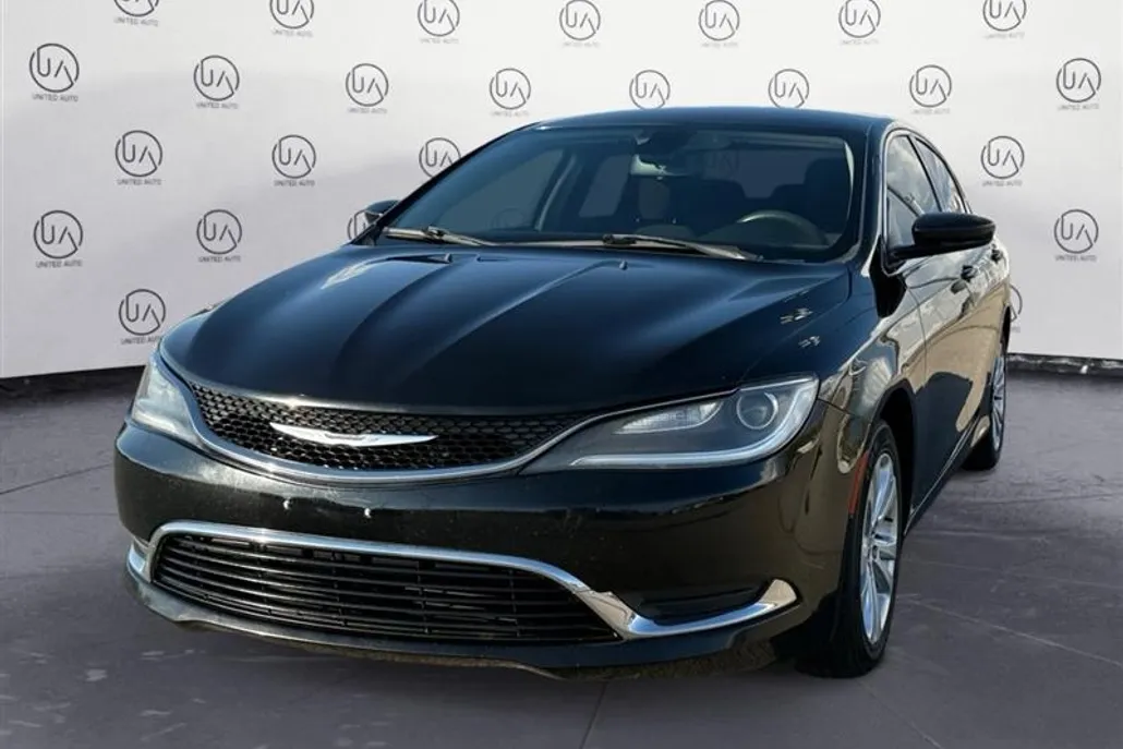 2016 Chrysler 200 Limited photo 1