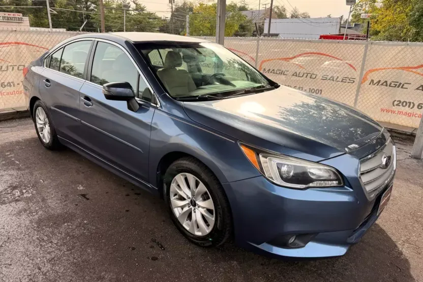 2017 Subaru Legacy 2.5i Premium photo 1
