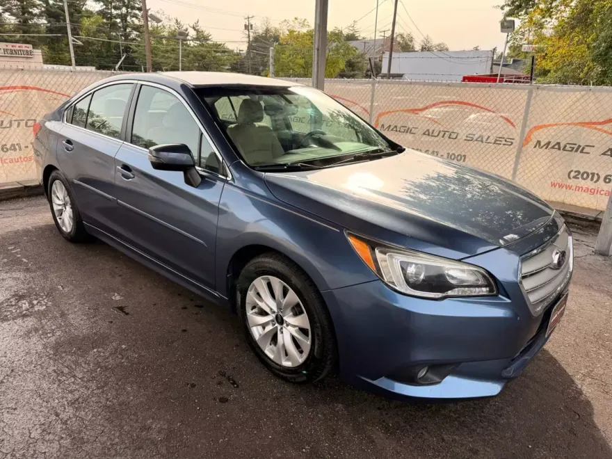 2017 Subaru Legacy 2.5i Premium photo 1